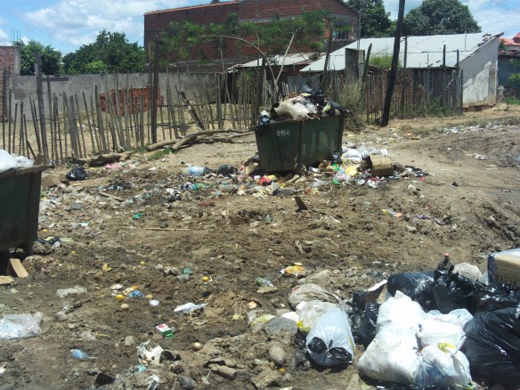 Basuras en una zona del "Plan 3.000"