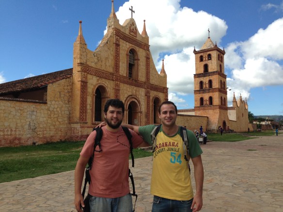 Con Jesús con la Iglesia de San José de Chiquitos de fondo