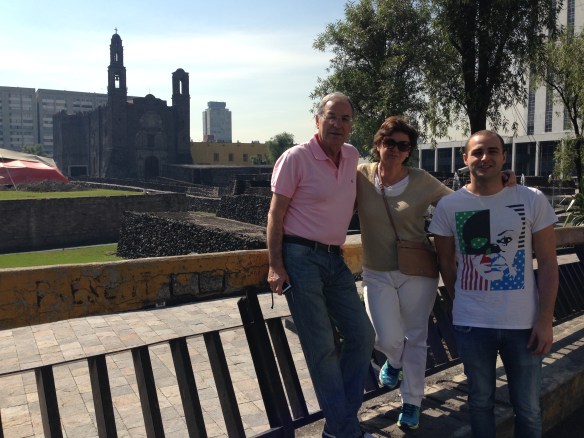 Mis Padres y yo en la "Plaza de las Tres Culturas"