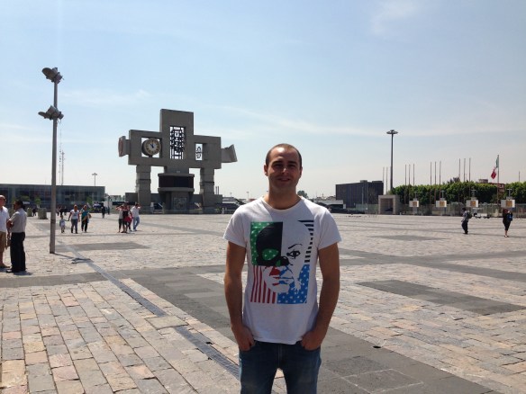 En la Plaza de la "Basílica de Guadalupe"