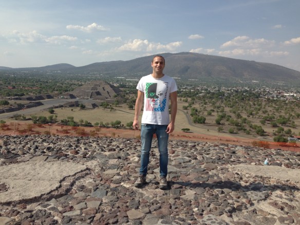 En la cima de la "Pirámide del Sol"