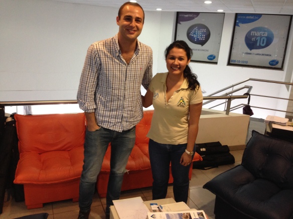 Con Carla Aparicio (Analista de Soporte Comercial, Publicidad y Comunicación Regional) de Entel