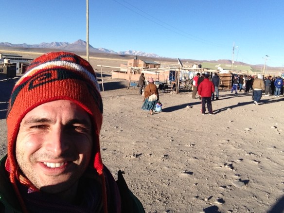 Frontera de Colchane con Los Andes de fondo