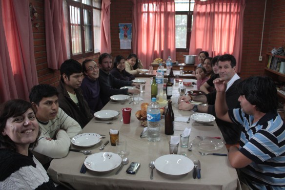 Comida en la "Casa de los Alegres"
