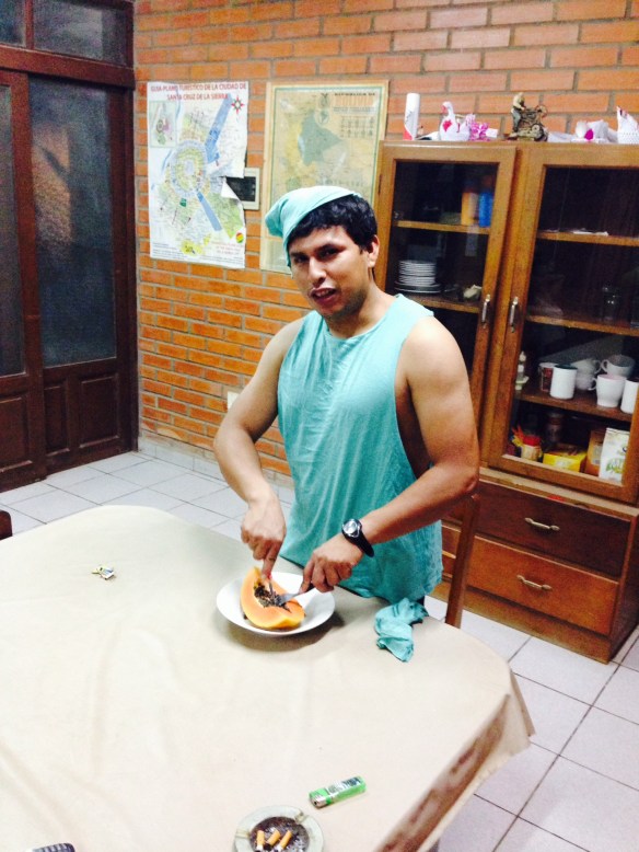 José Lino Rocha vestido de Peter Pan. Él es uno de los hombres importantes de "Hombres Nuevos" y un apasioando de su trabajo