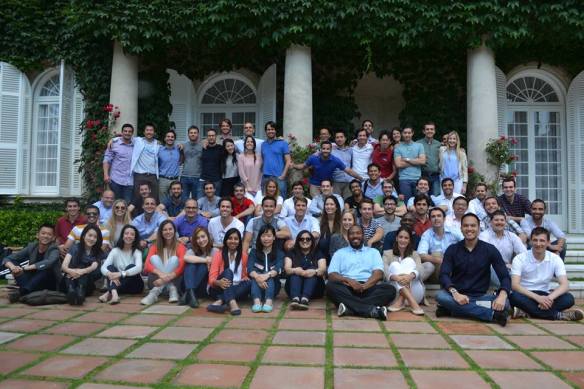 Foto oficial de la "Sección B" en el Campus Sur de IESE 